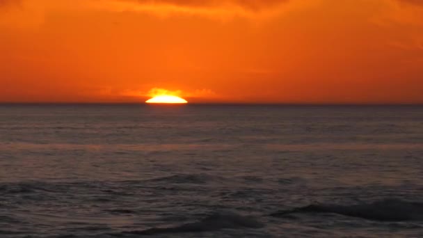 Kaspische Zee Bij Zonsondergang Zon Gaat Onder Zee — Stockvideo