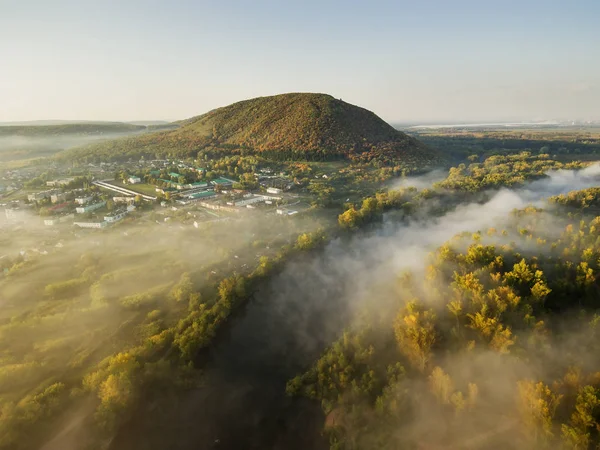 Antik denizin resifinden geriye kalan Kushtau dağı..
