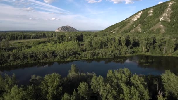 Pozůstatek Útesu Starobylého Moře Složeného Vápence Shikhan Kushtau Letního Dne — Stock video