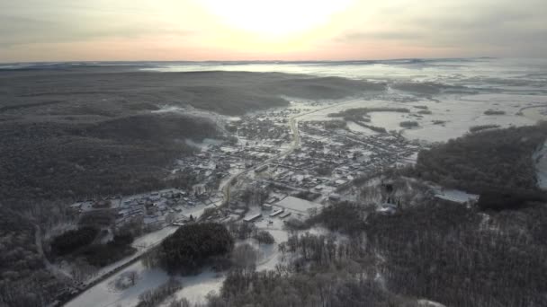 孤山Kushtau的生命防御链 为使寡头政治分子变富而采取的保护石川口免遭破坏的公共行动 冬季的Urnyak村 空中景观 — 图库视频影像