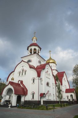 Cesaret. Muzaffer Büyük Şehit George 'un anısına bir tapınak..