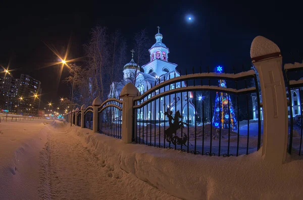 Cesaret. Muzaffer Büyük Şehit George 'un anısına bir tapınak..