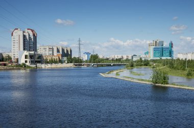 Cesaret. Şehir manzaralı. Saima kanalı. Yeni binaların manzarası.
