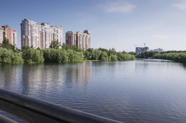Cesaret. Şehir manzaralı. Saima kanalı. Yeni binaların manzarası.