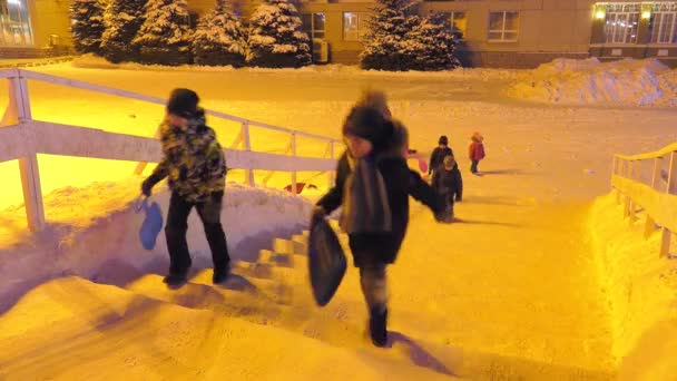 Children Ride Ice Slide Town Square — 图库视频影像