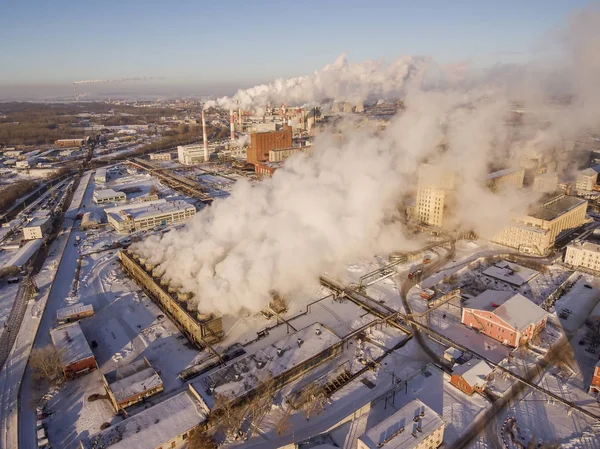 Kola külü üretimi için fabrikanın çevre kirliliği.