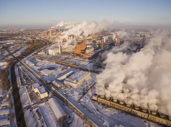 Kola külü üretimi için fabrikanın çevre kirliliği.