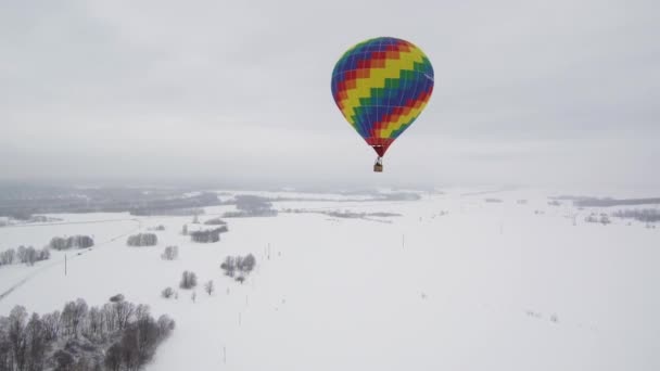 气球在飞行 作为Vi国际民俗节 Folkloriada的一部分的气球飞行 — 图库视频影像