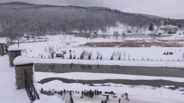Resort Krasnousolsk. Mineral yayları. Tanrı 'nın vaftiz bayramı. Tezahür banyosu.