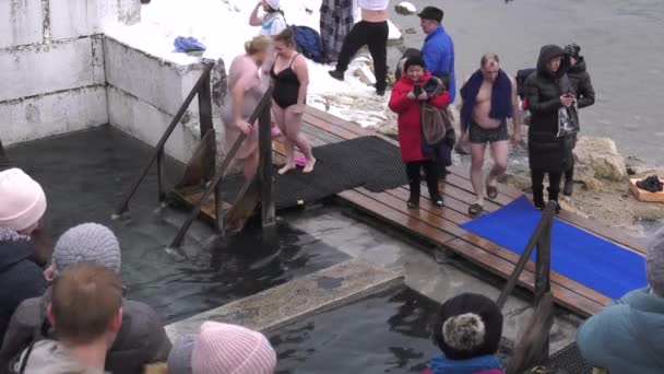 Resort Krasnousolsk Mineral Yayları Tanrı Nın Vaftiz Bayramı Tezahür Banyosu — Stok video