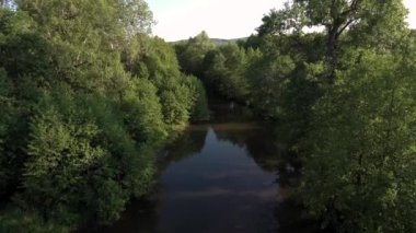 Yazın Güney Uralları. Zigan Nehri.