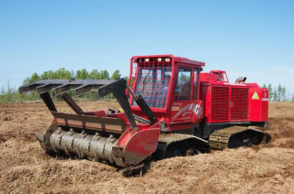 Olajkitermelő Létesítmény Visszanyerése Lamtrac Mulcher Ltr8400 Munkahelyen Mocsármetszés — Stock Fotó