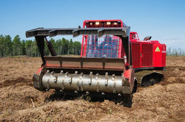 Rekultywacja Zakładu Produkcji Ropy Naftowej Lamtrac Mulcher Ltr8400 Pracy Mulgując — Zdjęcie stockowe