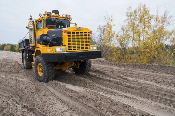 Oshkosh 200Bax Ciężarówka Zamontowany Dźwig Ładowarki — Zdjęcie stockowe