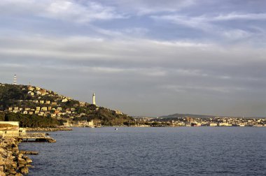 Gün batımında Trieste görünümü
