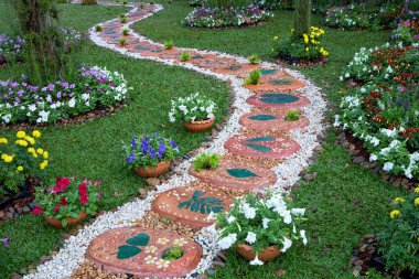 Parkta Bahçe dikey.