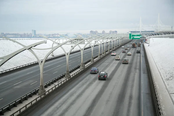          - Saint-Petersburg otobanda araba otomobiller