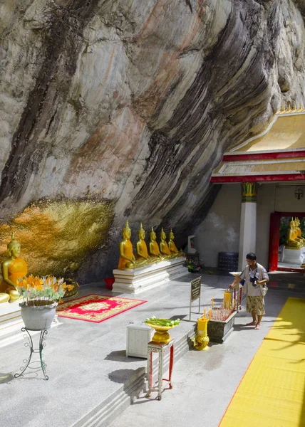 Wat säkerhetsöver­ Phutthachai temple Thailand — Stockfoto
