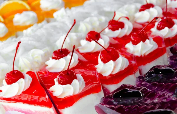 Sweet delicious cherry cake — Stock Photo, Image