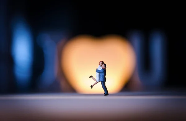 Miniature People Couple Hugging Heart Shape Moonlight Background Valentine Day — Stock Photo, Image