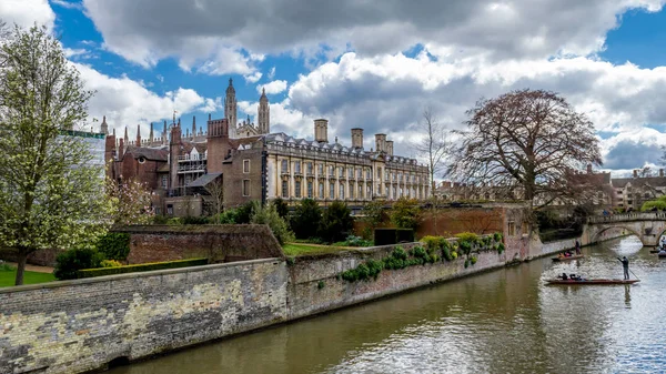 Cambridge Regno Unito Aprile 2016 Persone Che Punteggiano Sul Fiume — Foto Stock