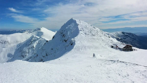 ジャスナ スキー場に雪をかぶった冬 Chopok 山全景 — ストック写真