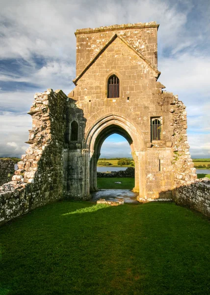 Ruinen des Oratoriums der Abtei Saint Molaise auf der dänischen Insel — Stockfoto