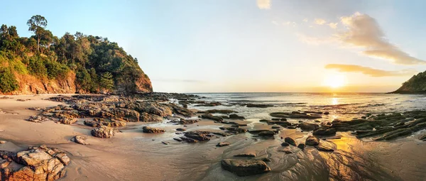 High resolution wide panorama of sunset on Koh Lanta beach durin — Stock Photo, Image