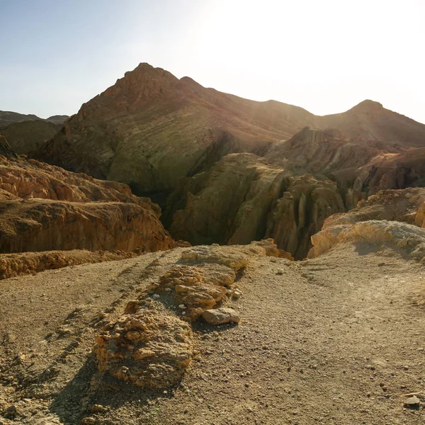 Atlas mountains near Chebika in strong sun back light. — Stock Photo, Image