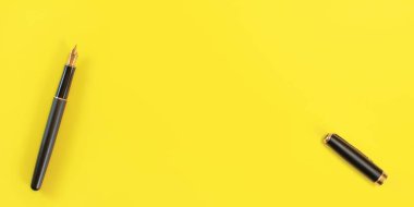 Yukarıdan aşağıya doğru - altın uçlu siyah dolmakalem, ca,