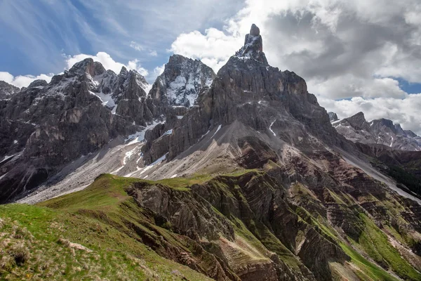 Sunny day in early summer, Cimon della Pala, aka. The Matterhorn — Stockfoto