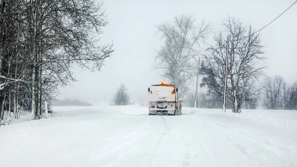 Snowplow autoroute maintenenace camion nettoyage route complètement whi — Photo