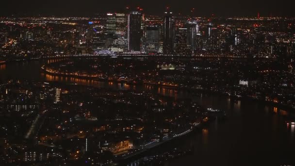 Αεροφωτογραφία Φωτισμένων Ουρανοξυστών Στο Canary Wharf Financial District Και Στο — Αρχείο Βίντεο