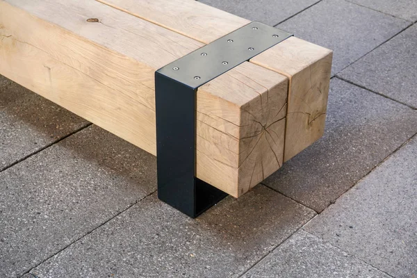 Современная Скамейка Большого Деревянного Блока — стоковое фото