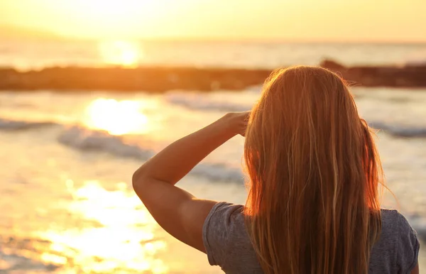 Sporty Woman Watches Sunset Sea Shading Her Eyes One Hand — Stock Photo, Image