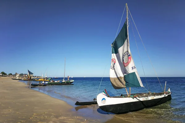 Anakao Madagaskar Mei 2019 Vissersboot Piroga Kleine Vissersboot Met Zeil — Stockfoto