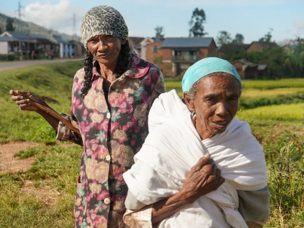 Manandoana Madagaszkár 2019 Április Ismeretlen Idősebb Madagaszkári Nők Állnak Rizsföldek — Stock Fotó