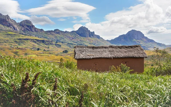 Typiskt Landskap Vid Andringitra Nationalpark Madagaskar Solig Dag Klippiga Berg — Stockfoto