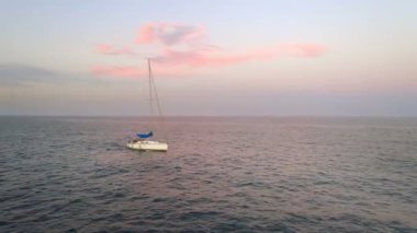 Denizde yelken zevk tekne
