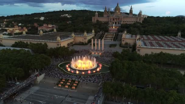 Magiska fontänen i Barcelon — Stockvideo