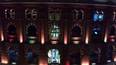 Boğa güreşçisi Barcelona, şu anda modern bir alışveriş merkezi arenada havadan görünümü