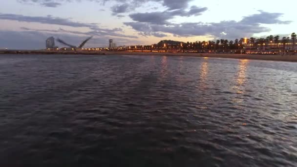 Nachtleben Strand Barcelona Spanien Luftaufnahme Vögel Folgen Drohne — Stockvideo