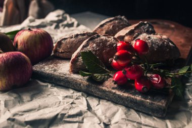 elma, çilek ve pies