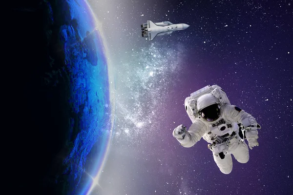 Astronaut Yttre Rymden Över Jorden Med Solljus Stadsljus Planeten Delar — Stockfoto