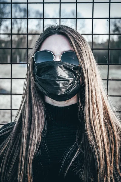 Brunette Girl Walks Street Medical Mask Afraid Infection — Stock Photo, Image