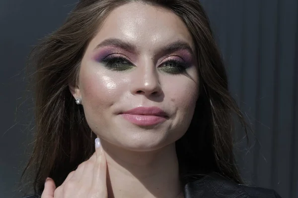 Retrato Uma Jovem Linda Menina Morena Close Vestida Com Top — Fotografia de Stock