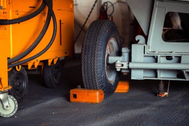 Elektrikli Traktör'ün castor jantları, endüstride forklift. Araç Konsepti.