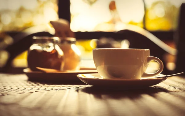 Горячая Чашка Кофе Деревянном Столе Рядом Утром — стоковое фото