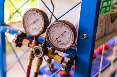 Klimaları ve göstergeleri doldurmak için ölçüm aletleri.