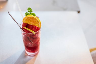 Dut püresi. Meyveli, limonlu ve naneli..